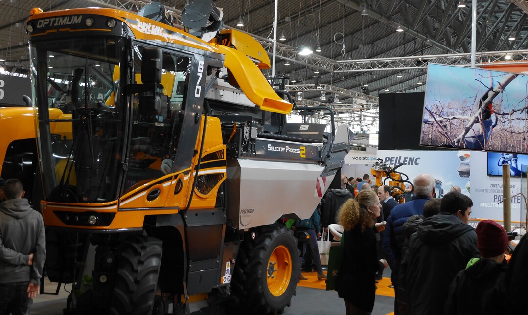 Die Intervitis Interfructa Hortitechnuica öffnete am 27. November 2016 auf der Messe Stuttgart ihre Pforten. Bis zum 30. November 2016 präsentieren rund 400 Aussteller ihre Neuheiten auf der internationalen Technikmesse für Wein, Saft und Sonderkulturen. Etwa 25.000 Besucher werden erwartet. EU-Kommissar Günther Oettinger (CDU) und Wirtschaftsminister Sigmar Gabriel (SPD) unterstreichen mit ihrem Besuch zusätzlich den Stellenwert der Branche.