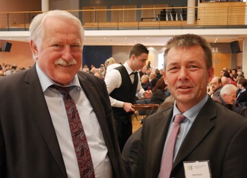 Ministerialdirigent Joachim Hauck, Abteilungsleiter im Ministerium f�r L�ndlichen Raum und Verbraucherschutz (MLR) Baden-W�rttemberg, und T�bingens Kreisobmann J�rg Kautt (rechts) beim Bauerntag der Kreisbauernverb�nde T�bingen und Zollernalb am Samstag, 26. Januar 2019, in der Stadthalle �Museum" in Hechingen (Zollernalbkreis). 