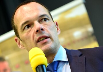 Patrik Simon ist Gesch�ftsf�hrer des i.m.a � information.medien.agrar e. V., Berlin. Dieser gemeinn�tzige Verein entwickelt Unterrichtsmaterialien �ber die Landwirtschaft f�r Sch�ler und Lehrer. BWagrar fragte nach, welche Informationsangebote der i.m.a. f�r Landwirte anbietet.