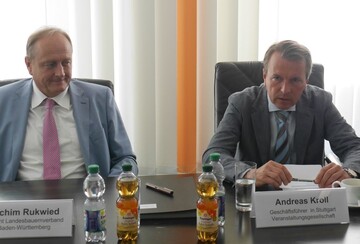 Pr�sident Joachm Rukwied und in.Stuttgart-Gesch�ftsf�hrer Andreas Kroll pr�sentieren ihre Zwischenbilanz zum Landwirtschaftlichen Hauptfest am 7. Tag, dem 3. Oktober 2014, vor den Medien auf dem Wasen.