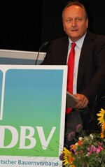 DBV-Präsident Joachim Rukwied formuliert klare Forderungen an den Lebensmitteleinzelhandel beim DBV-Veredlungstag am 9. September 2015 in Essenbach/Niederbayern.