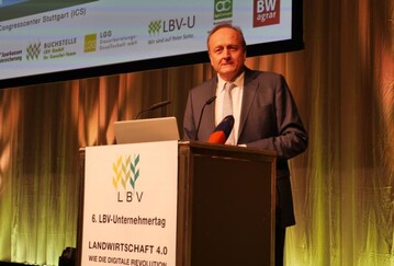 Pr�sident Joachim Rukwied vom Landesbauernverband in Baden-W�rttemberg (LBV) f�hrt als Gastgeber in das Motto "Landwirtschaft 4.0 - Wie die digitale Revolution Spielregeln �ndert und Chancen schafft" des 6. LBV-Unternehmertages ein.