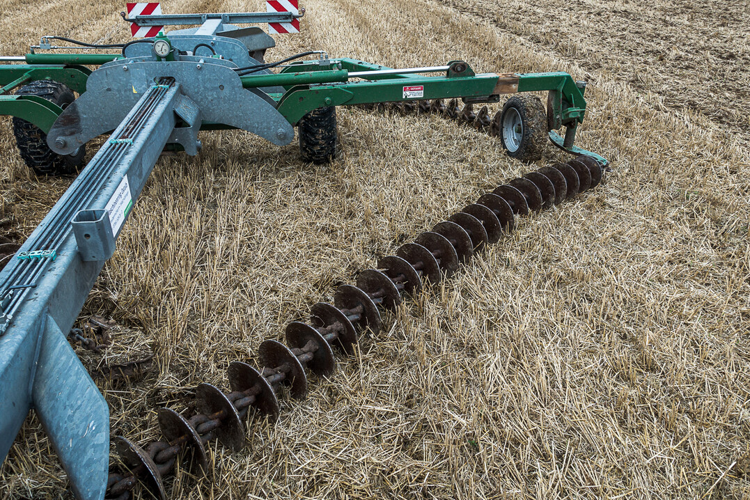 Die Kettenscheibenegge ist ein leistungsf�higes und kosteng�nstiges Bodenbearbeitungsger�t.