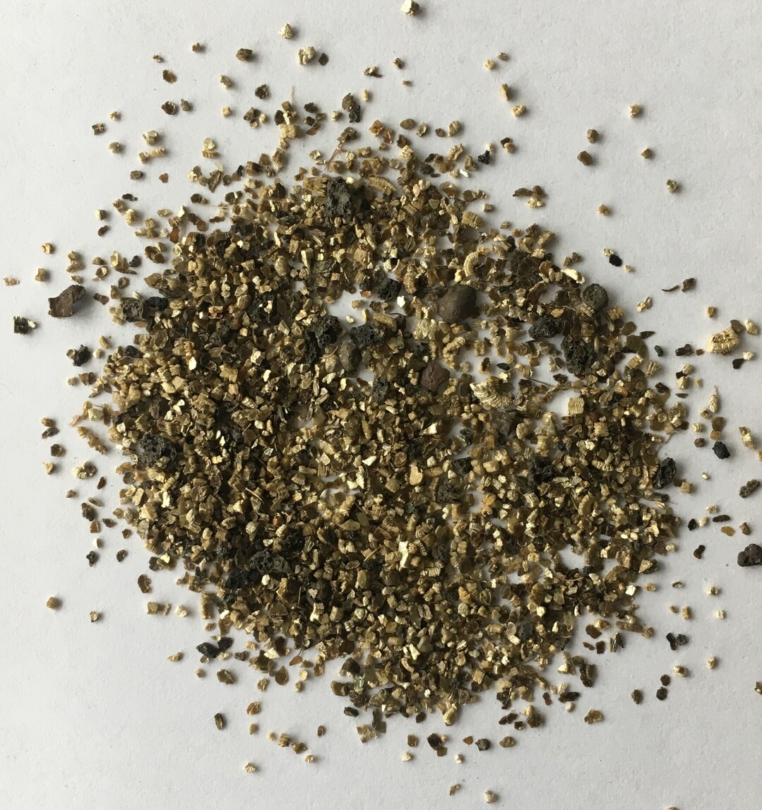 Vermiculit dient als Träger für Bakterien- und Pilzmateral.