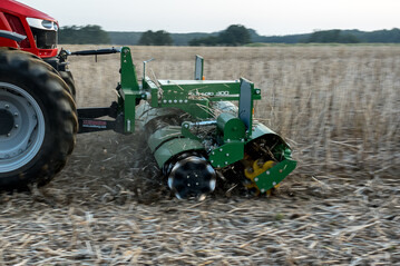 F�r die Bearbeitung von Rapsstoppeln sind Messerwalzen gut geeignet.