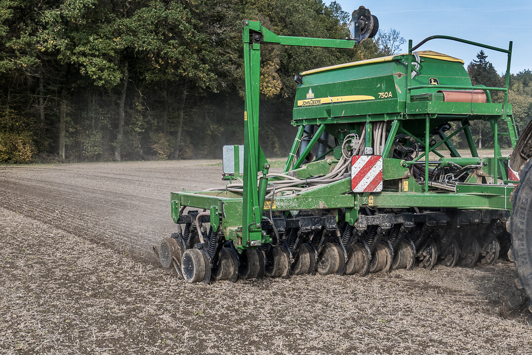 Achten Sie nach vorheriger Scheinbestellung auf eine m�glichst geringe Bodenbewegung bei der Rapsaussaat.