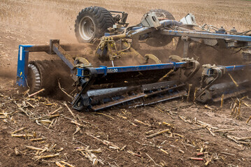 Die Zerst�rung der Maisstoppel ist Grundlage einer nachhaltigen Maisz�nslerbek�mpfung.
