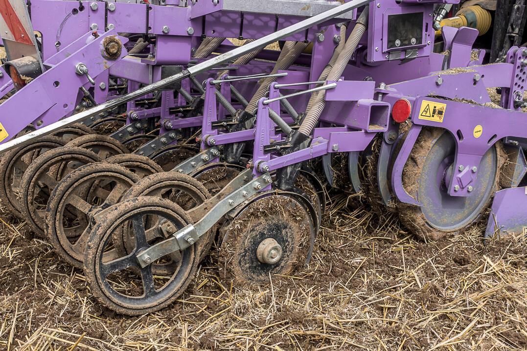   Zuf�hr- und Einbettungsorgane der S�maschine sollten vor Saisonbeginn �berpr�ft und ggf. gewartet werden.