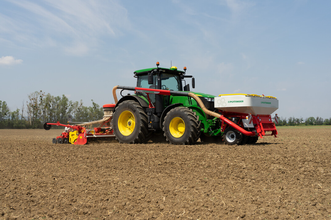 Seit 20 Jahren auch in der Sätechnik daheim: Fronttank-Sämaschine Aeorosem FDD