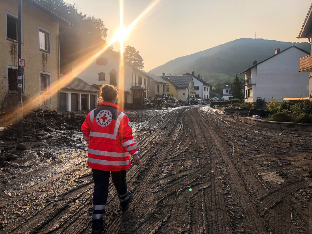   Caro als Rettungssanit�terin im Ahrtal.  
