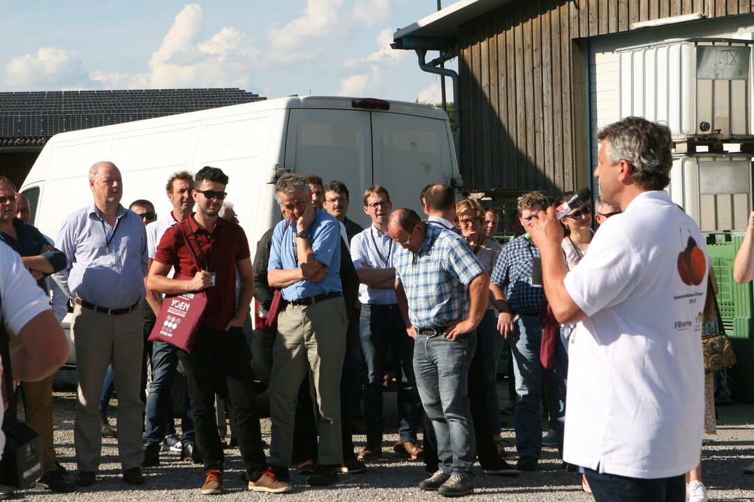 Betriebsrundgang auf Hofgut Aichach bei Berg im Kreis Ravensburg