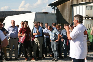 Betriebsrundgang auf Hofgut Aichach bei Berg im Kreis Ravensburg