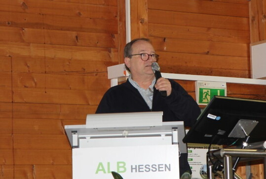 Dipl. Ing. agr. Stefan Maurer von der Allianz Agrar AG sprach im Rahmen der Mitgliederversammlung des GWV Hessen �ber unternehmerisch sinnvollen Existenzschutz.