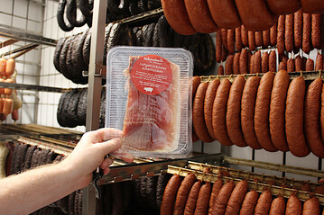 Auf der Schw�bischen Alb soll f�r das Schlachthaus in Westerheim eine Schlachtgemeinschaft entstehen: Die Frist zur Abgabe von Interessensbekundungen wurde bis zum 26. November 2023 verl�ngert. Das Bild zeigt leckere Wurstspezialit�ten von der Albmetzgerei Failenschmid in St. Johann-G�chingen auf der Alb.