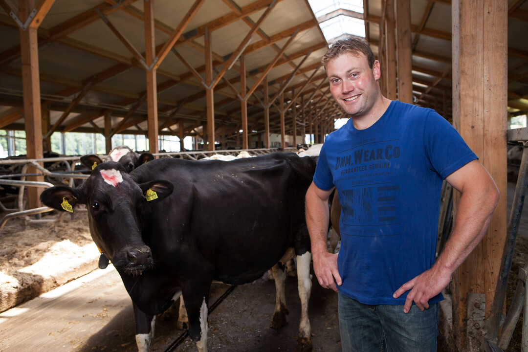 Alexander Keller im heimischen Milchviehstall