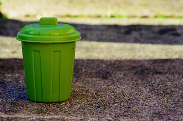 Ab in die Tonne mit Pflanzenschutzmittel-Verpackungen - fachgerecht entsorgt werden die Beh�lter im Rahmen der PAMIRA-Aktion bei den Sammelstellen, die im "Merkblatt Integrierter Pflanzenschutz 2020" genannt werden.