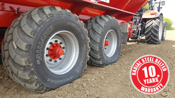Auf spezifische landwirtschaftliche Radial-Stahlg�rtelreifen hat STG eine neue, zehnj�hrige Verarbeitungs- und Materialgarantie eingef�hrt. 