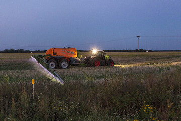 Mit 43 ha eine pro Stunde setzte die UX 11200 eine weitere neue H�chstmarke f�r die Leistungsf�higkeit der heutigen modernen Pflanzenschutztechnik.