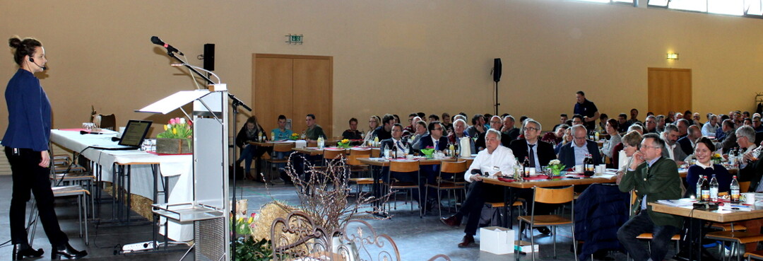 Volles Haus: �ber 300 G�ste und Landwirte folgten der Einladung zur Fachtagung in die Turn- und Festhalle Amtzell 