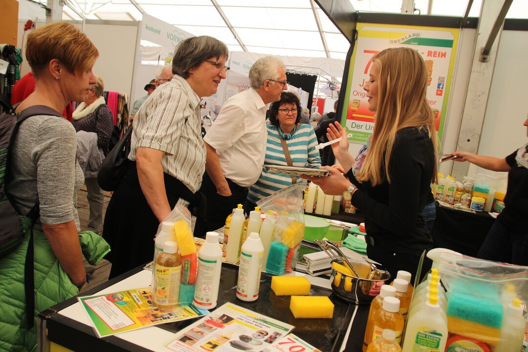 Im Gewerbezelt stellen Handwerker, Handel und Dienstleister aus. 