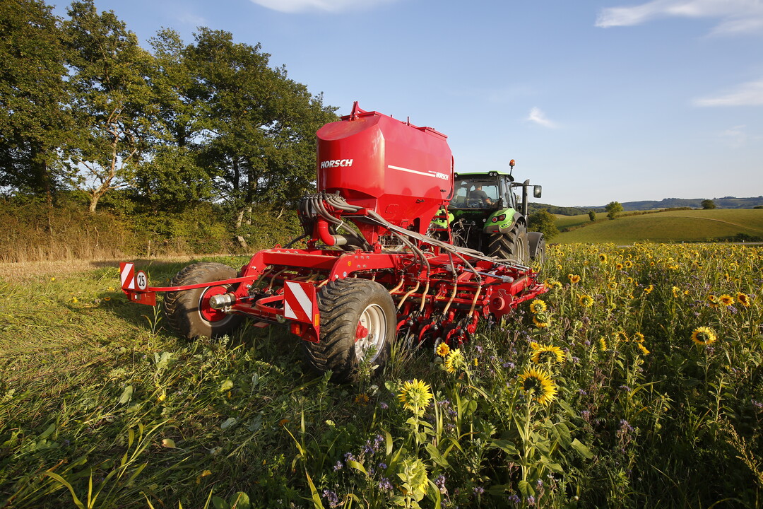 Die Avatar im Einsatz bei der Direktsaat.