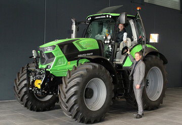 SDF Deutschland-Gesch�ftsf�hrer Matthias Augenstein (r.) und BAG-Vorstand Bernhard Schad (l.) bei der symbolischen Schl�ssel�bergabe.&nbsp; 