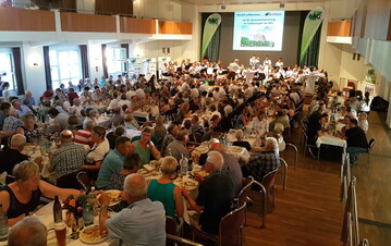 Jubil�umsfeier in der Stadthalle: Mit dem besten Gesch�ftsergebnis ihrer 100-j�hrigen Firmengeschichte hat die Bezug + Absatz Genossenschaft (BAG) Bad Waldsee das Jahr 2018 abgeschlossen.