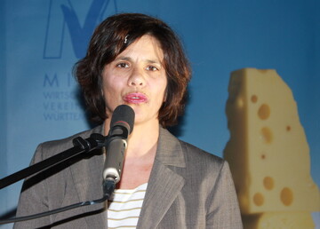 "Vegan ist nicht gesünder, auch wenn es immer wieder behauptet wird", sagt die Wissenschaftsjournalistin Johanna Bayer. Sie beschäftigt sich bereits seit Jahren intensiv mit der vegan, vegetarischen Esskultur.