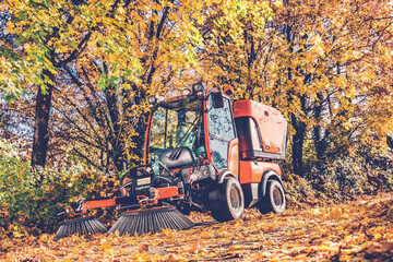 Seit Jahresbeginn vertreibt die BayWa die Kommunal- und Gewerbetechnik der Marke Holder - beispielsweise die Holder C-Reihe mit der Kugelmann Kehr-Saug-Kombination.