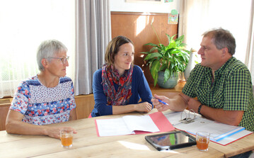 Für einen Beratungstermin kann eine der anerkannten Beratungsorganisationen frei ausgewählt werden. Der erste Termin findet auf dem Betrieb statt.