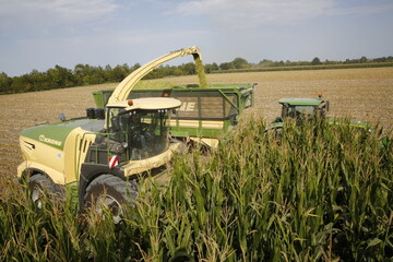 Mit der Auszeichnung �Maschine des Jahres 2018� sicherte sich Krone nun zum dritten Mal in Folge den begehrten Titel in der Kategorie Feldh�cksler. 2016 siegte der BiG X 630; im Jahr 2014 setzte sich die Baureihe BiG X 480/580 durch.