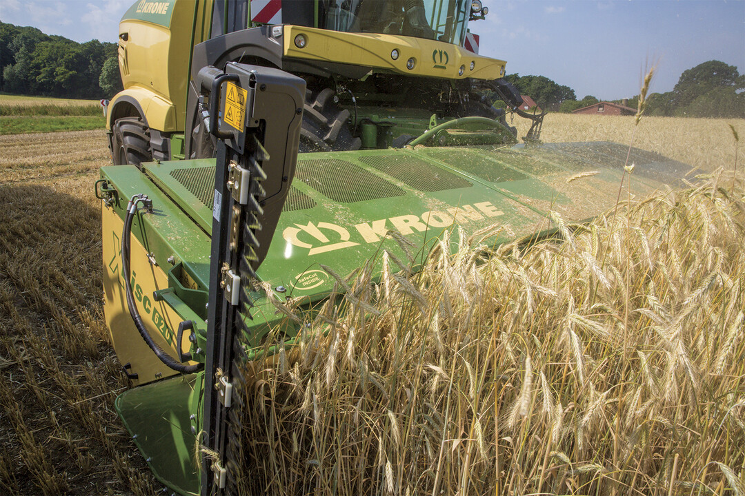 Die seitlichen Trennmesser sollen gew�hrleisten, dass das Krone XDisc auch in schwierigen Best�nden immer sauber arbeitet.  