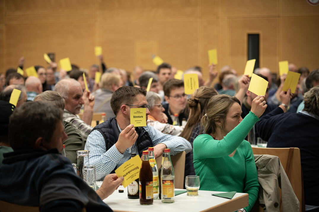 Gute Stimmung auf der Generalversammlung am 3. Mai in der Jagstauenhalle in Jagstheim. Vorstand und Aufsichtsrat wurden von den Mitgliedern einstimmig entlastet.