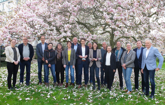 Ministerin Miriam Staudte (7.v.r.) mit Mitgliedern des Beirats zur Förderung des ökologischen Landbaus.