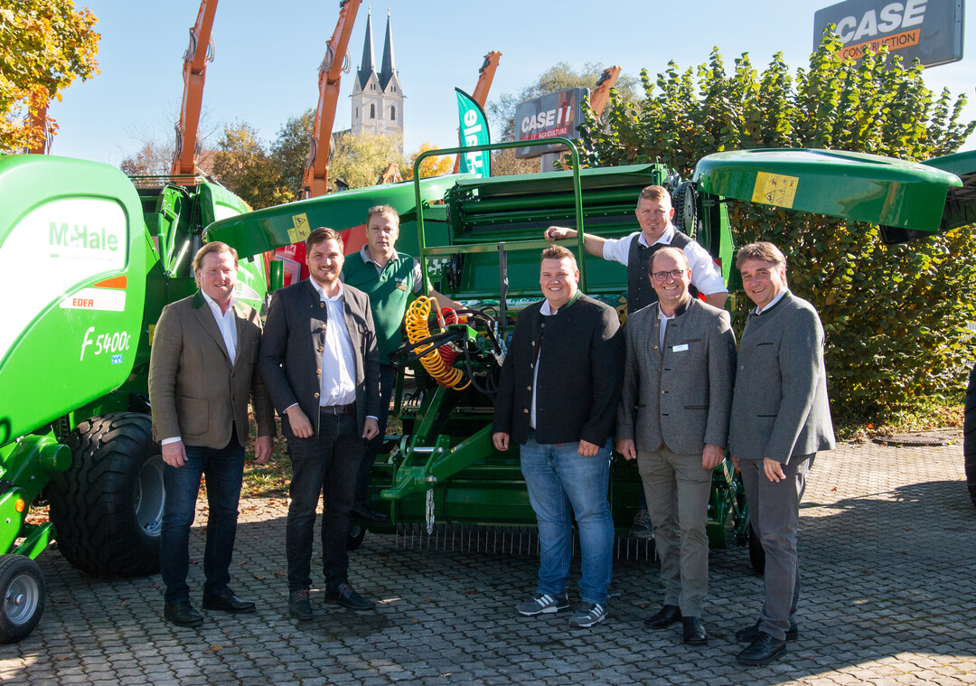 (v. l.): Christian Gruber (Gesch�ftsleiter Eder Landtechnik), Josef Lechner (Verkaufsleiter Eder Landtechnik), R�diger Metzger  (Produktspezialist McHale), Max Schnitzenbaumer (Bereichsleiter McHale Eder Landtechnik), Christian Rau (Verkaufsberater BW Eder Landtechnik), Franz Teuschl (Werksbeauftragter McHale) und Peter Eder (Inhaber Eder GmbH).