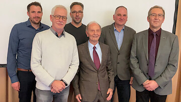 Zufrieden mit dem Ergebnis zeigten sich (v. l.) die Aufsichtsr�te Jochen Maas, Dieter Meerwarth, Rudolf Sch�nit, Vorsitzender des Aussichtsrats, Gesch�ftsf�hrer Dr. Francesco Albanese sowie Bernhard Adelmann, stellvertretender Vorsitzender des Vorstandes und Bernhard Roth, Vorsitzender. Nicht auf dem Bild sind Tobias Ballweg und Peter Hoffmann.&nbsp;