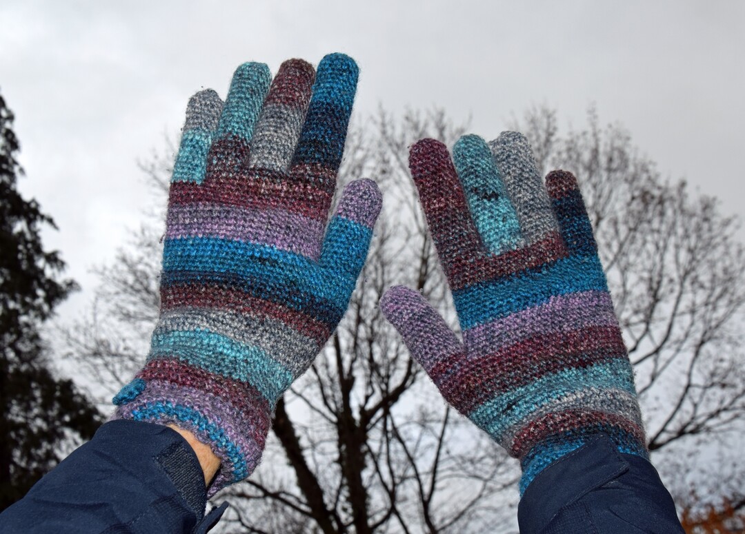 Gehäkelte Handschuhe aus Sockenwolle