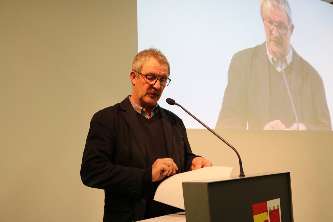 Weiter zuversichtlich: �Es gab schon immer Zeiten, die schwieriger waren�, meinte der Vorsitzende Dieter Mainberger, der selbst schon viele Jahre im Agrarbusiness unterwegs ist, auf der Mitgliederversammlung in der Argentalhalle.