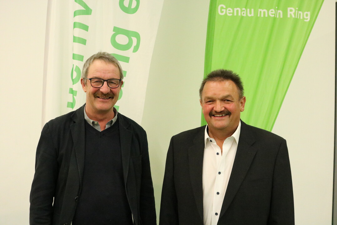 Freuen sich �ber die gute Zusammenarbeit: Der Tettnanger KBV-Vorsitzende Dieter Mainberger (links) und Hubert Bernhard, Vorsitzender des Maschinenrings Tettnang.