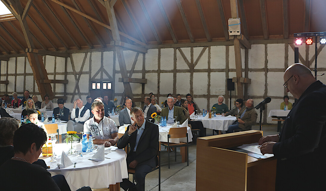 „Wir haben den Willen und den Mut, das Programm weiterzuentwickeln, mit dem Ziel, dass es zur Normalität wird und nicht zur Ausnahme“, meinte Jürgen Mäder, Vorstand bei Edeka Südwest, bei seinem Festvortrag.