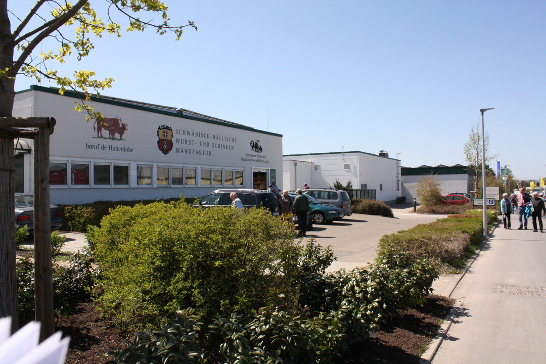 Auf zwei Hektar erstrecken sich Produktions- und Lagerhallen mit Vertriebsb�ro und Verkaufsr�umen der neuen Schw�bisch H�llischen Wurstmanufaktur.