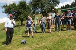 Professor Dr. Martin Elsäßer gab beim Stationenrundgang Hinweise zum Management in Weidebetrieben.