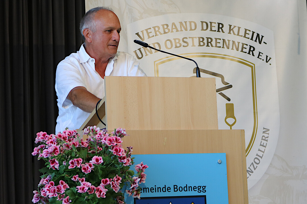 Gerald Erdrich, Gesch�ftsf�hrer beim Bundesverband der Deutschen Klein- und Obstbrenner e. V. versprach: "Wir werden f�r Ihre Zukunft weiterk�mpfen. Wir werden nicht lockerlassen."