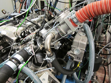 Mit Bio-Ethanol betriebener Motor am Pr�fstand der TU Wien