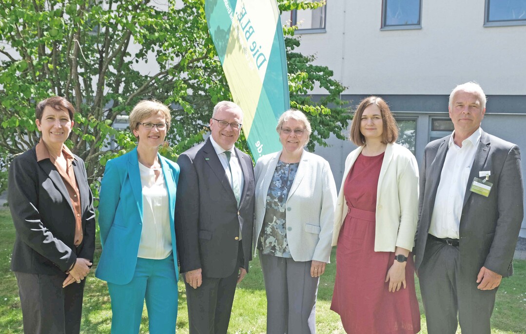BLE-Fachtag 2023: Staatssekretärin Silvia Bender, Dr. Magareta Büning-Fesel, Dr. Hanns-Christoph Eiden, Dr. Katharina Böttcher (BMEL), Parlamentarische Staatssekretärin Claudia Müller und Prof. Dr. Harald Grethe (v.l.)