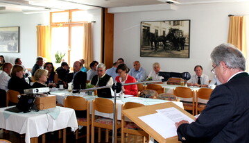 Heinz Hahn, Vorsitzender der Kemptener B�rse, bei der Er�ffnung der Mitgliederversammlung im Hotel Waldhorn, wo die Vertreter der s�ddeutschen Milchwirtschaft allj�hrlich im Juli zusammen kommen. 