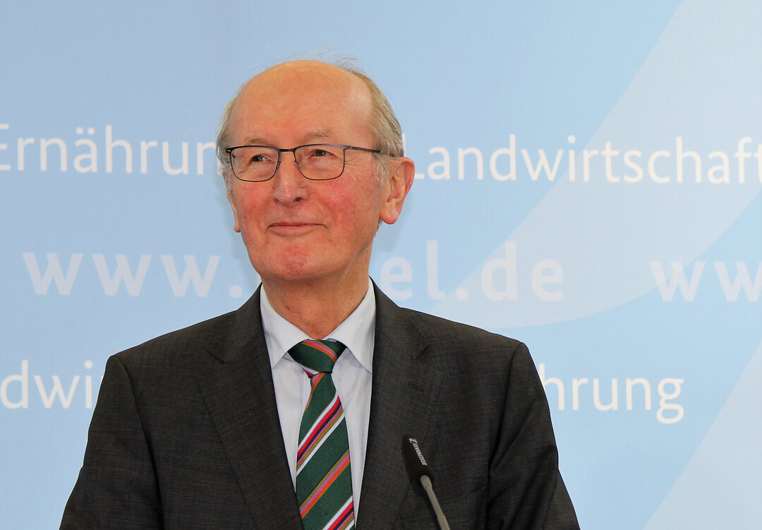 In einem Interview mit Agrar-Europe übt Jochen Borchert erneut Kritik an dem Bundeslandwirtschaftsminister Cem Özdemir und dessen Pläne zum Umbau der Tierhaltung.