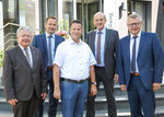 Reger Austausch und gute Stimmung beim Ministerbesuch: (v.l.n.r.) Landtagsabgeordneter Arnulf von Eyb MdL, Aufsichtsratsvorsitzender Ralf Klenk, Minister Peter Hauk MdL, Vorstandsvorsitzender Manfred Olbrich und geschäftsführender Vorstand Martin Boschet.