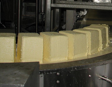 Lose Butter hat letzte Woche (KW 27/2017) mit 6,20 Euro/kg so viel wie noch nie gekostet, w�hrend der MMP-Preis weiter unter 2 Euro/kg schw�chelt.