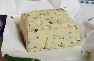 Bei der amtlichen Preisnotierung in Kempten am 5. Januar wurde der Preis für die Markenbutter, geformt, um 56 Cent auf 3,24 bis 3,34 Euro pro kg gesenkt. Vor Weihnachten lag das Preisniveau noch bei 3,80 bis 4,00 Euro pro kg.